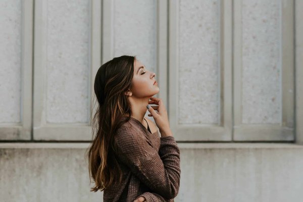 Préparer votre peau au bronzage : 5 étapes incontournables pour un teint éclatant cet été